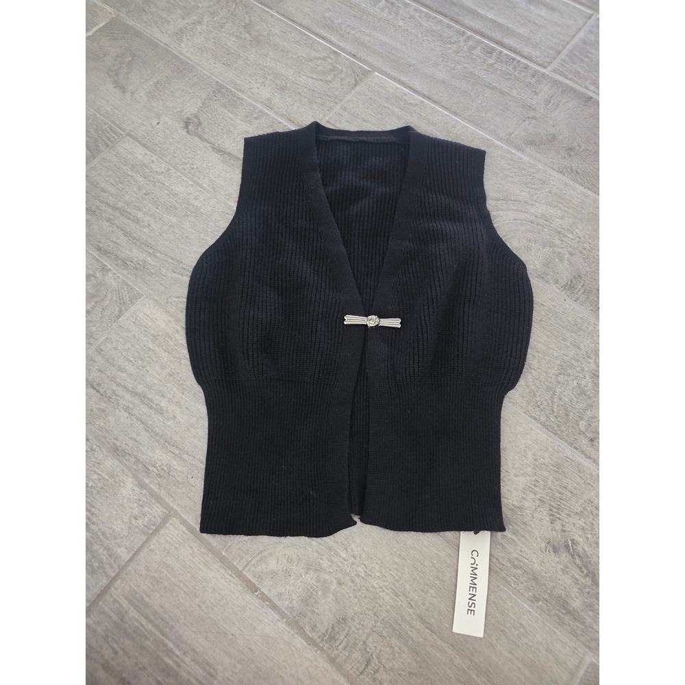 Commense Black Ribbed Knit V-Neck Sweater Vest Magnetic Knot Closure Medium